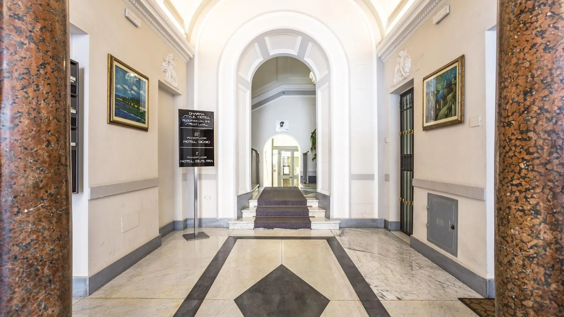 Opera Theater Relais Otel Roma 0*,  İtalya